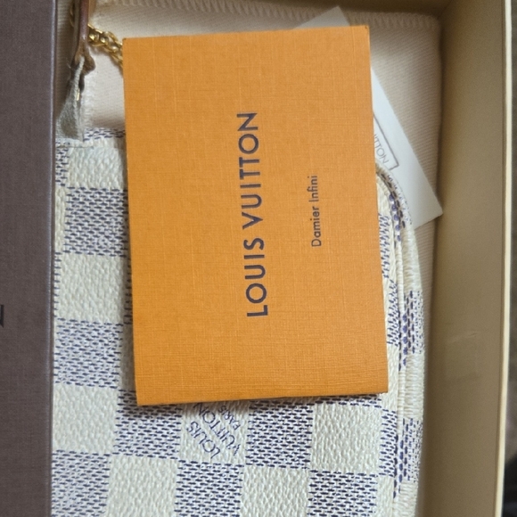 Louis Vuitton Cream and Bleu Clutch with Signature Style - Picture 12 of 15